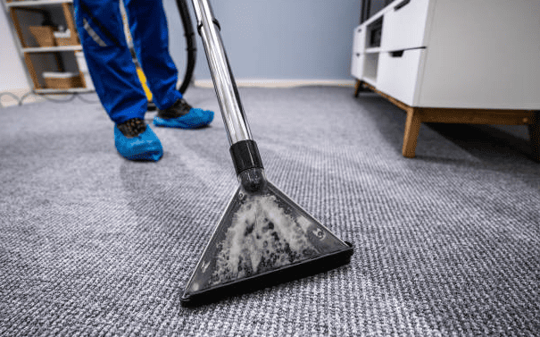 Βιολογικός καθαρισμός χαλιού με επαγγελματική μηχανή ατμού σε εσωτερικό χώρο